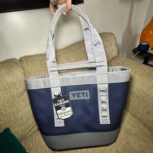 NWT YETI Camino 35 Carryall 2.0 Tote Bag- Navy